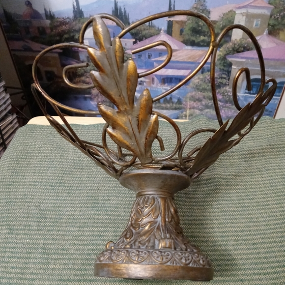 Wrought Iron Spanish Revival Medieval footed fruit basket & Hot Pot Holder🍜 - Picture 6 of 16